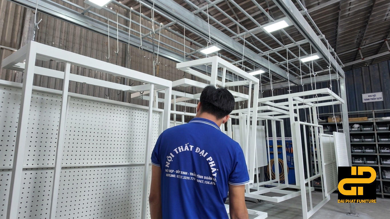 Khu vực treo thành phẩm sơn tĩnh điện